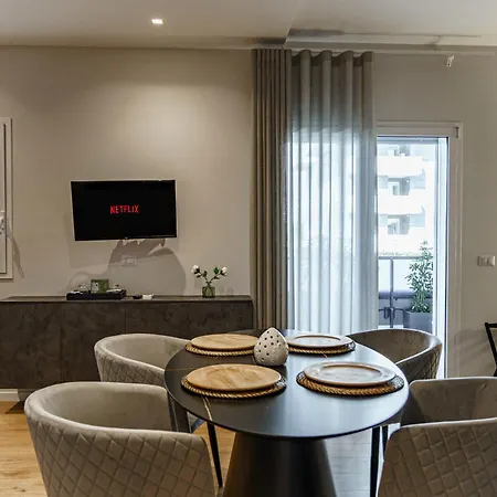 Mc Luxury With Free Parking In Poggiofranco شقة *